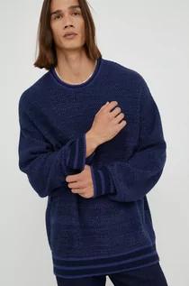 Swetry męskie - Wrangler sweter bawełniany męski kolor granatowy ciepły - grafika 1
