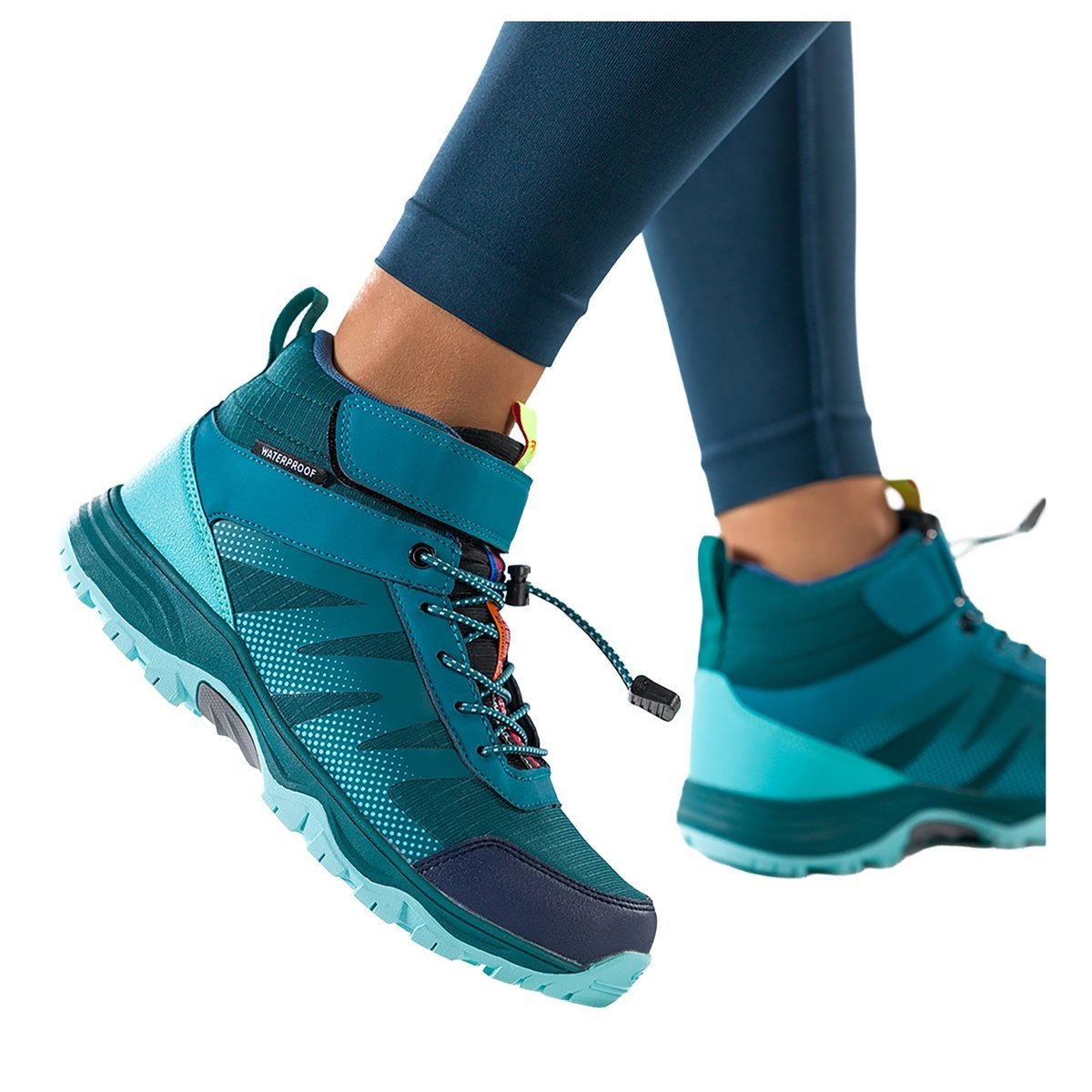 Ciemnoniebieskie buty trekkingowe damskie wodoodporne na bieżnikowanej podeszwie z regulowaną elastyczną sznurówką pasek na rzep jasnoniebieskie wst..