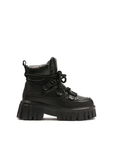 Czarne trzewiki na masywnej podeszwie z miękką cholewką - Botki damskie - miniaturka - grafika 1