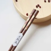 Zestawy do sushi - Drewniane Pałeczki Do Sushi Z Rzeźbioną Ozdobą - miniaturka - grafika 1