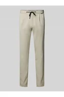 Spodnie męskie - Spodnie o kroju tapered fit z zakładkami w pasie - CK Calvin Klein - miniaturka - grafika 1