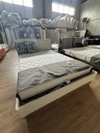 Dom i wnętrze OUTLET - Łóżko Liverpool 140x200 bez pojemnika z ekspozycji Salonu Janki - miniaturka - grafika 1