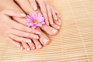 Pedicure tradycyjny - piekne stopy w Klinice Anna Pikura we Wrocławiu - Czasopisma - miniaturka - grafika 1