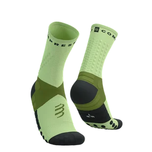 COMPRESSPORT Skarpetki do biegania ULTRA TRAIL SOCKS V2.0 woodbine/shadow lime - Skarpetki sportowe męskie - miniaturka - grafika 1
