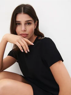 Mohito - Dopasowana czarna sukienka mini - czarny - Sukienki - miniaturka - grafika 1