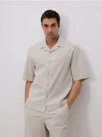Koszule męskie - Reserved - Bawełniana koszula comfort fit - beżowy - miniaturka - grafika 1