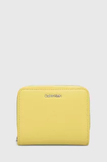 Portfele - Calvin Klein portfel damski kolor żółty - grafika 1
