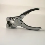 Rękodzieło - TEMU 1 Szt. Ręczny Narzędzie Do Wyciskania Papieru T-Hook - Wytrzymały Metalowy Wyciskacz Z Jednym Otworem Do Kartonu, Płyt PVC I Torb Plastikowych - - miniaturka - grafika 1