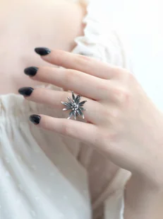 Szarotka średnia szara - pierścionek srebrny - Pierścionki - miniaturka - grafika 1