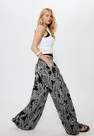 Spodnie damskie - Stradivarius Luźne wzorzyste spodnie palazzo Czarny M - miniaturka - grafika 1