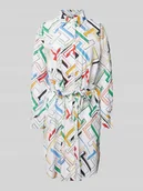 Sukienki - Sukienka o długości do kolan ze wzorem na całej powierzchni - miniaturka - grafika 1