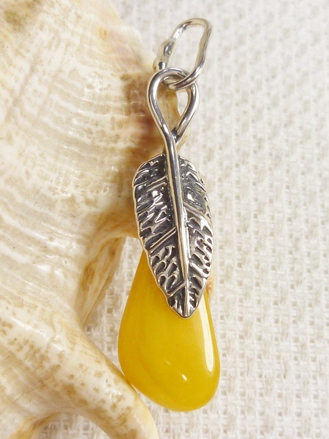 Wisiorek srebrny z bursztynem 604-51