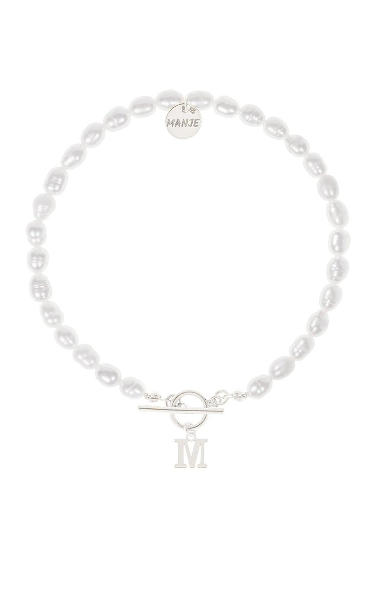 Bransoletka z pereł ze srebrną literką L 19 cm