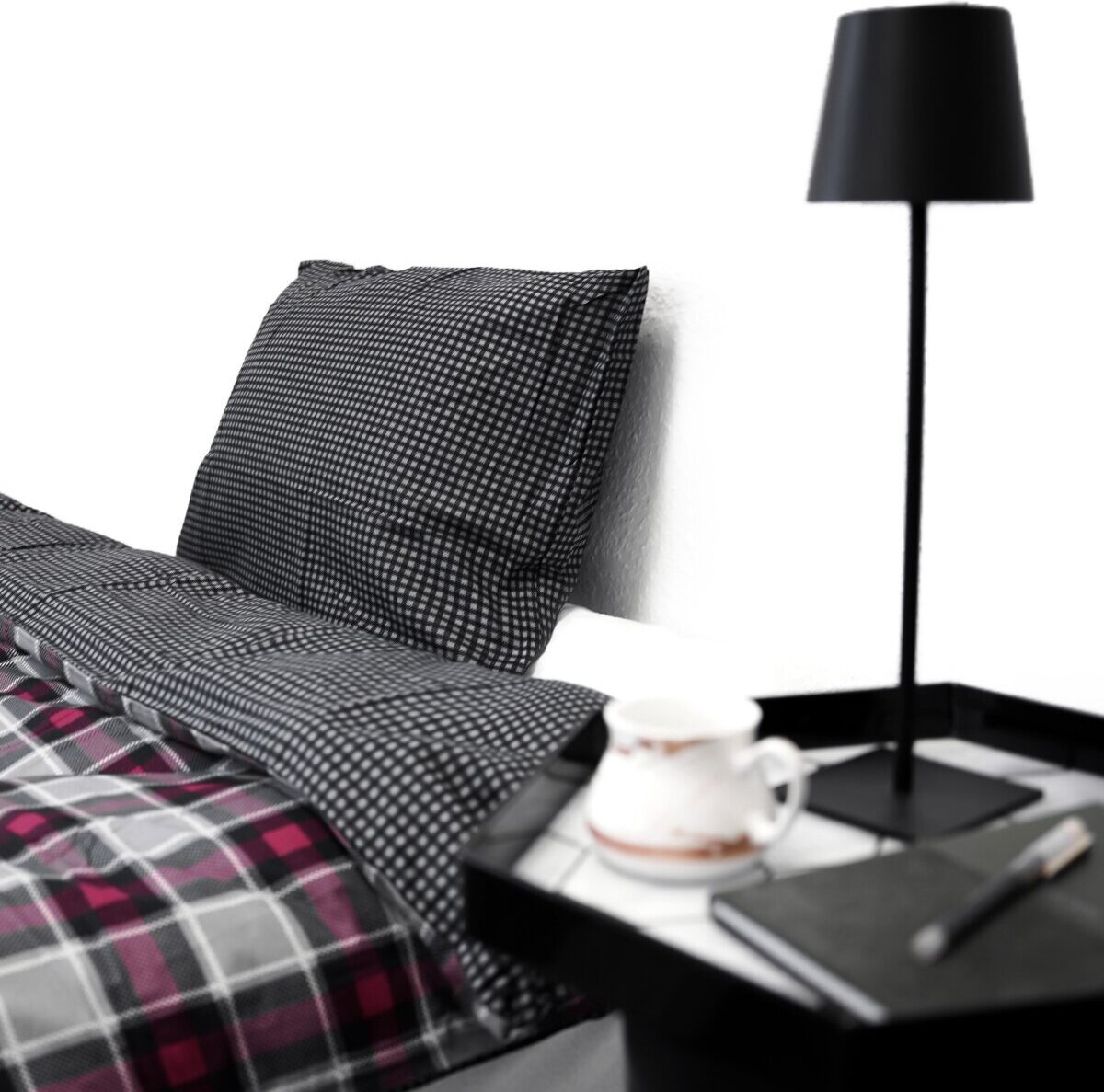 Dwustronna pościel wykonana w 100% z bawełny z poszwą na kołdrę i poszewką na poduszkę w kratkę 155x200 cm
