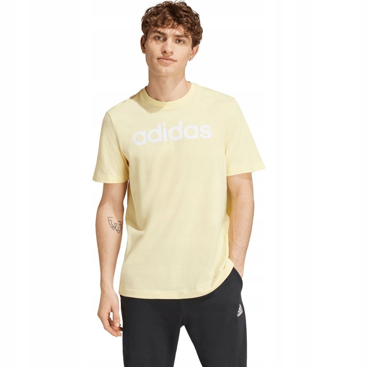 Koszulka męska adidas Essentials Single Jersey Linear Embroidered żółta IZ4