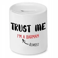 Skarbonki - SKARBONKA DLA BARMANA TRUST ME I'M BARMAN ALMOST z Nadrukiem ze Zdjęciem + Opakowanie na prezent (wzór 01) - miniaturka - grafika 1