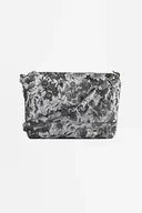 Torebki damskie - Damska skórzana listonoszka w kwiaty - miniaturka - grafika 1