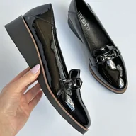 Półbuty damskie - Czarne lakierowane półbuty damskie na koturnie Vinceza 58183 - miniaturka - grafika 1