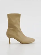 Kozaki damskie - Reserved - Botki na obcasie - kremowy - miniaturka - grafika 1