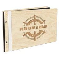 Albumy fotograficzne - Album Na Zdjęcia W Drewnianej Oprawie Z Czarnymi Kartami Z Grawerem Play Like A Pirat! Ster Mapa Dziennik Z Podróży - miniaturka - grafika 1