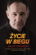 Proza - Janusz Drzewucki Życie w biegu O ludziach miejscach literaturze piłce nożnej maratonach i całej reszcie książka z autografem) - miniaturka - grafika 1