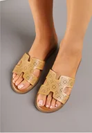 Klapki i japonki damskie - Beżowe Klapki w Eleganckim Stylu Zdobione Perforacją Tillimira - miniaturka - grafika 1