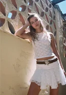 Spódnice - Stradivarius Mini spódniczka z koronki o płynnym kroju Biały L - miniaturka - grafika 1