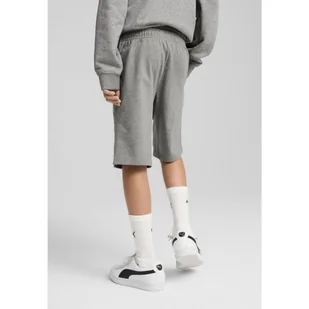 Młodzieżowe szorty ESS z logo No. 1 z dżerseju PUMA Medium Gray Heather - Odzież sportowa dziecięca - miniaturka - grafika 1
