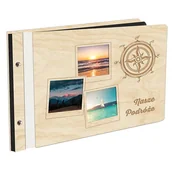 Albumy fotograficzne - Album Na Zdjęcia Pierwsza Strona Z Twoimi Fotkami W Drewnianej Oprawie Z Czarnymi Kartami Z Grawerem Nasze Podróże Kompas Róża Kierunków - miniaturka - grafika 1