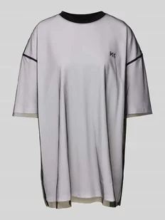 T-shirt o kroju oversized z nadrukiem z logo - Koszulki i topy damskie - miniaturka - grafika 1