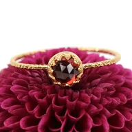 Pierścionki - Złoty pierścionek Petite z granatem w stylu Vintage - miniaturka - grafika 1