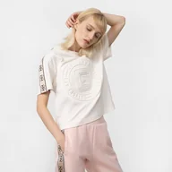 Koszulki sportowe damskie - Damski t-shirt z nadrukiem GUESS BRITNEY CROP TEE - kremowy/ecru - miniaturka - grafika 1