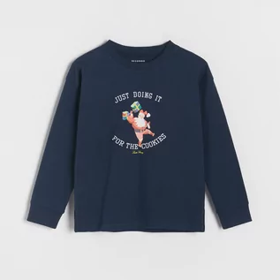 Koszulki dla chłopców - Reserved - Świąteczny longsleeve oversize - Niebieski - grafika 1