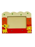 Ramki na zdjęcia - Ramka drewniana dziecięca 10x15 cm. z nóżką 3550 czerwona - miniaturka - grafika 1