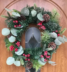 KMTP Wieniec świąteczny dekoracyjny z czerwonymi jagodami i szyszkami śr 34cm K-CAA120550 - Ozdoby bożonarodzeniowe - miniaturka - grafika 1