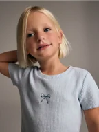 Koszulki dla dziewczynek - Reserved - Prążkowany t-shirt - jasnoniebieski - miniaturka - grafika 1