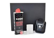 Trafika - Zestaw Zippo - Zapalniczka Brushed Chrome 200, skórzane etui, benzyna, kamienie 251266 - miniaturka - grafika 1
