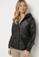 Kurtki damskie - Czarna Kurtka Pikowana w Stylu Cargo o Krótszym Fasonie z Kapturem Varedia - miniaturka - grafika 1