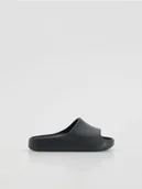 Buty dla chłopców - Reserved - Gładkie klapki - czarny - miniaturka - grafika 1