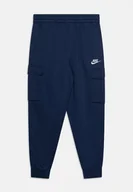 Dresy męskie - Spodnie dresowe męskie Nike Sportswear Cargo granatowe CZ9954-410 r. M - miniaturka - grafika 1