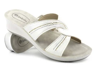 Wygodne klapki damskie na niskim koturnie - INBLU SE-06, białe - Inblu - Klapki i japonki damskie - miniaturka - grafika 1