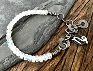 Bransoletki - Bransoletka ZODIAK z kamieniem księżycowym- KOZIOROŻEC - miniaturka - grafika 1