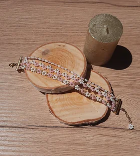 Bransoletka z koralików Toho z kwiatkami – 3 nitki, rękodzieło, prezent, 16 cm - Bransoletki - miniaturka - grafika 1