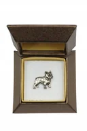 Broszki - Buldog Francuski posrebrzany pin w pudełku broszka - miniaturka - grafika 1