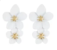Kolczyki - Białe podwójne kolczyki z kwiatami złote matowe wiszące wiosenne delikatne - miniaturka - grafika 1