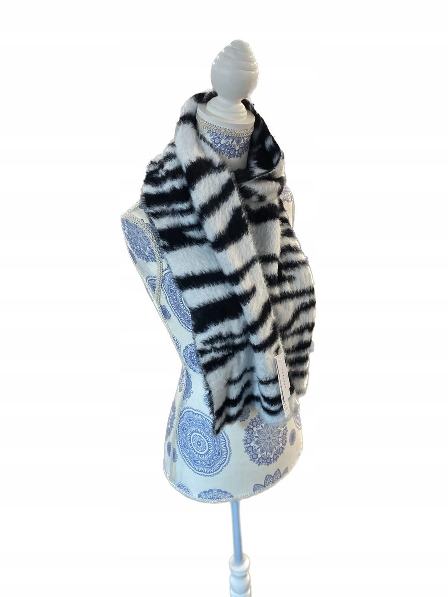 Szalik damski zebra TOPSHOP wym. 180x23 cm