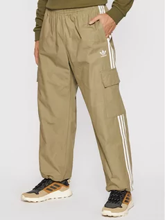 Spodnie sportowe męskie - Adidas Spodnie dresowe adicolor Classics 3-Stripes H09118 Zielony Relaxed Fit - grafika 1