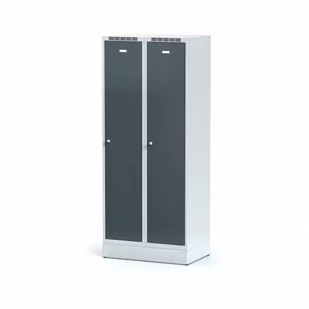 Metalowa szafka ubraniowa, na cokole, antracytowe dwupłaszczowe drzwi, zamek cylindryczny - Szafki BHP - miniaturka - grafika 1