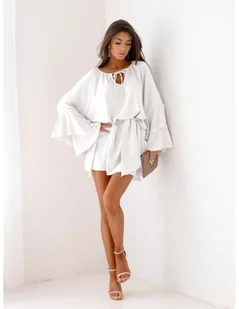 Sukienka oversize z falbanami na rękawach ZUMA - biała - Sukienki Sukienka oversize z falbanami na rękawach ZUMA - biała - Sukienki - miniaturka - grafika 1
