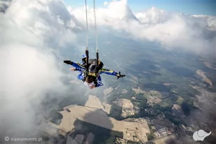 Skykrawiec Skok spadochronowy dla dwojga z filmowaniem - Lubin - Vouchery - miniaturka - grafika 1